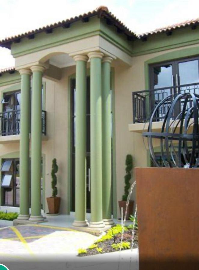 Royal Hotel Polokwane Bagian luar foto