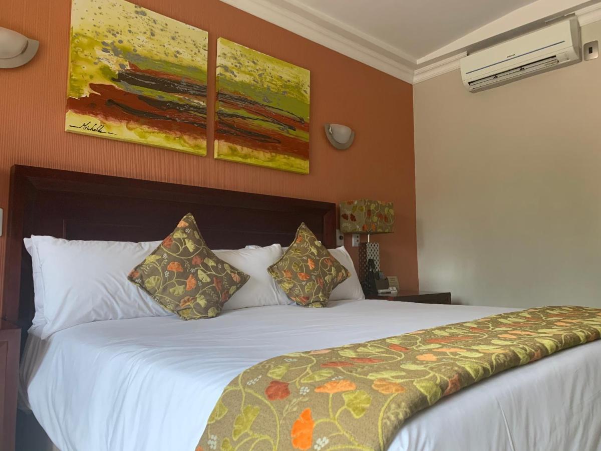 Royal Hotel Polokwane Bagian luar foto